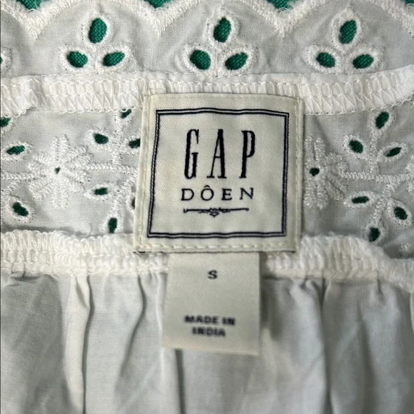 GAP White Eyelet Lace-Trim Tank Top - Picture 2 of 5